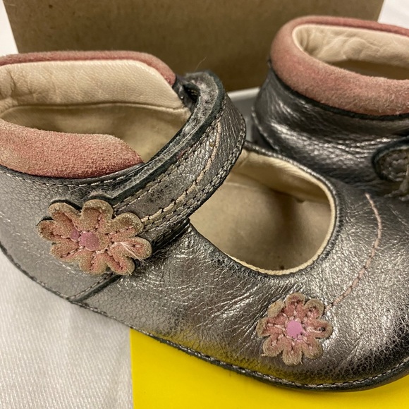 Clarks Mary Janes for your lil walker! - Picture 4 of 5
